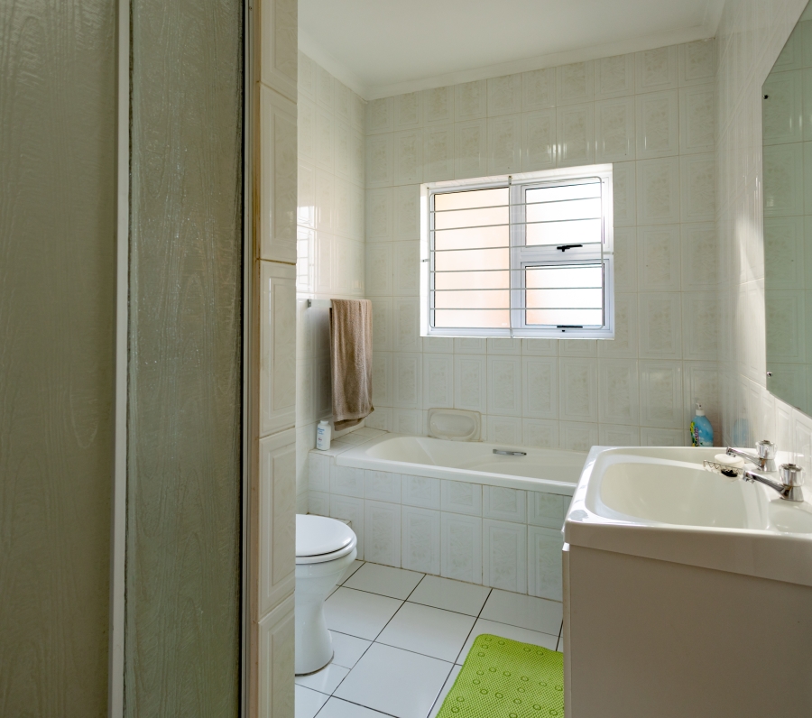 3 Bedroom Property for Sale in Kenridge Western Cape